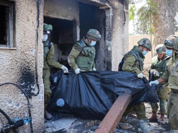 Hamás asesinó a familias enteras incluidos 40 bebés en una localidad del sur de Israel