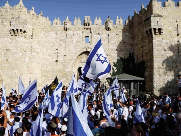 VIDEO VIRAL: Israelíes cantan “Quien cree en Dios no tiene miedo” frente a los bombardeos desde Gaza