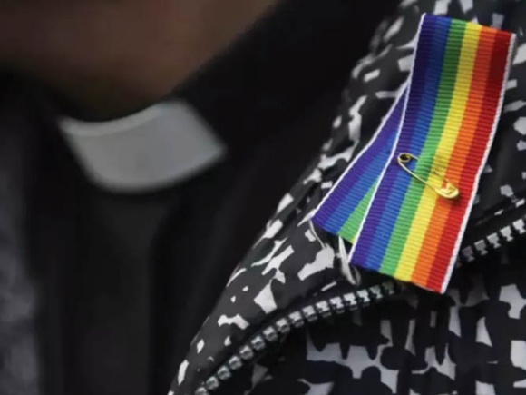 Decenas de obispos apoyan la unión de sacerdotes entre personas del mismo sexo