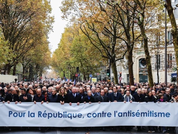 Los evangélicos marchan con 100.000 personas contra el antisemitismo en París