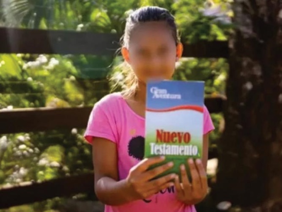 Niña abandonada por su padre encuentra el amor en Jesús: “Sentí la gloria y la virtud de Dios”