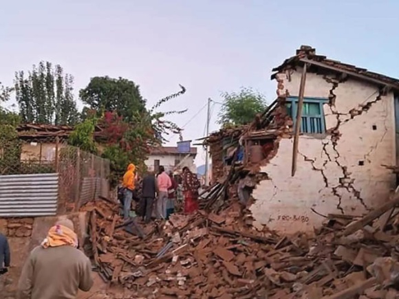Oración por Nepal: Al menos 157 muertos y más de 184 heridos tras terremoto