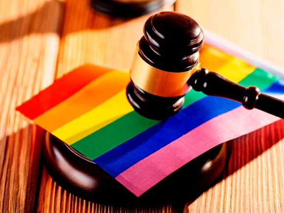 La Corte Suprema rusa prácticamente ilegaliza el activismo LGBTQ+ en un fallo histórico