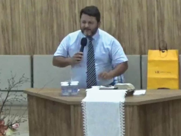 Pastor es nuevamente condenado por predicar contra prácticas LGBT