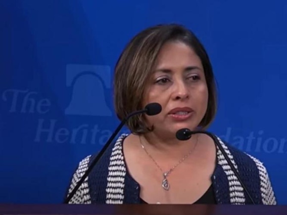Una madre de California ruega a la Corte Suprema de EE. UU. que proteja los derechos de los padres tras el suicidio de su hija por confusión de género