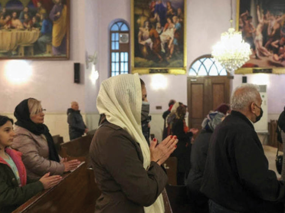 Un tercio de los cristianos arrestados en Irán son atacados por poseer varias Biblias