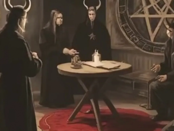 Ex satanista revela cómo las oraciones protegen a los cristianos de ataques demoníacos