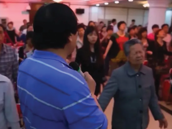 Pastor sale de prisión después de 7 años en China