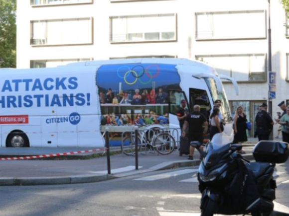 6 cristianos detenidos en París por protestar en autobús contra ceremonia de apertura de los Juegos Olímpicos