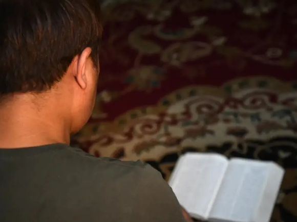 Los cristianos afganos continúan sirviendo a Dios como refugiados