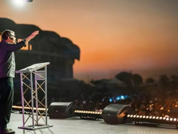 Palau traspasa fronteras para compartir el Evangelio con miles en Zambia