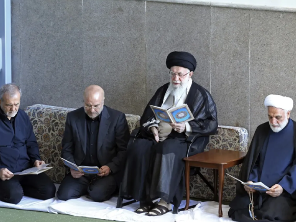 El líder supremo de Irán dice que Israel no durará mucho