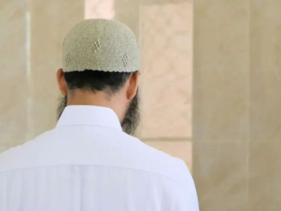 Al leer un folleto cristiano, el musulmán se convierte y ahora es evangelista